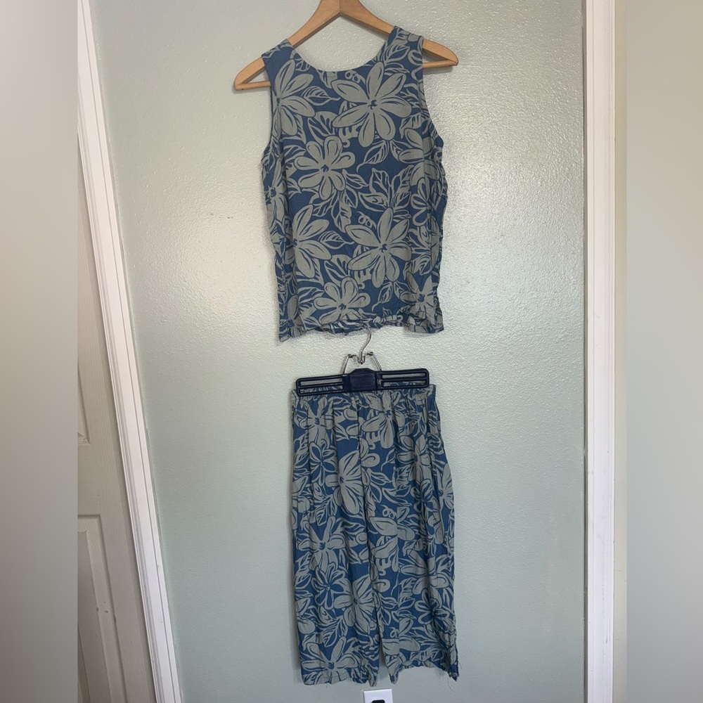 Vintage Women’s Makai Beach Hawaii Two Piece Set Tank & Capris